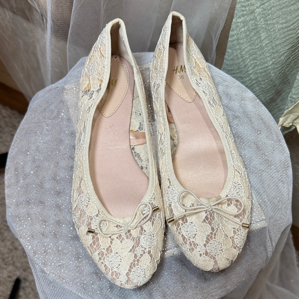 H&M Ivory Lace Flats